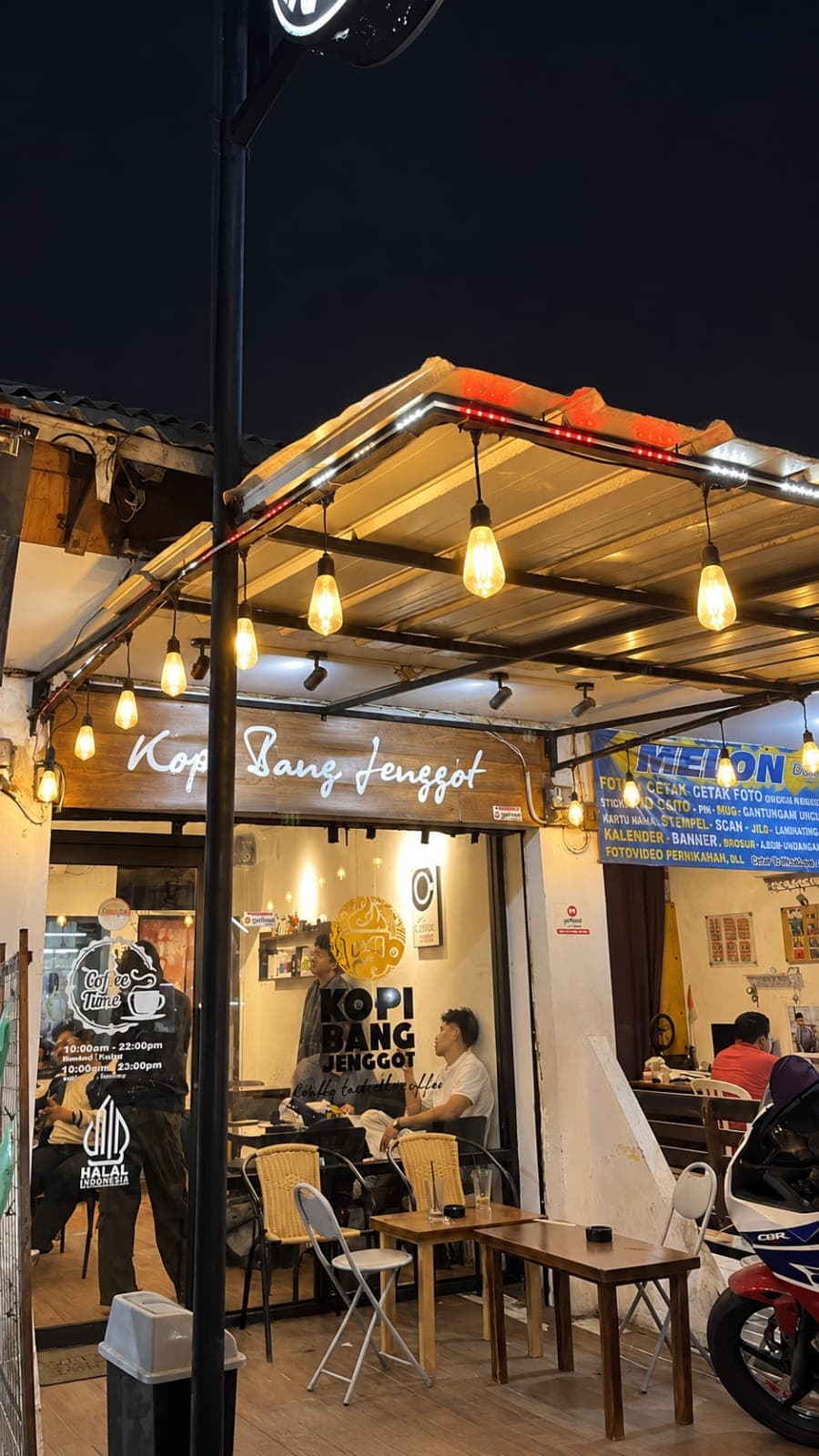 Suasana Kedai Kopi Bang Jenggot